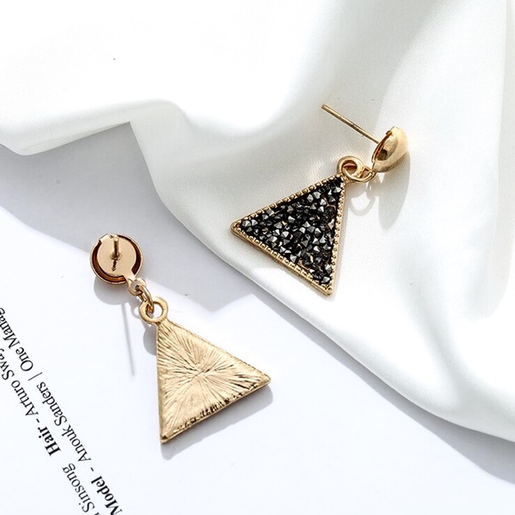 2/$20!  Gold/Black Crystal Triangle Earrings - Picture 3 of 8